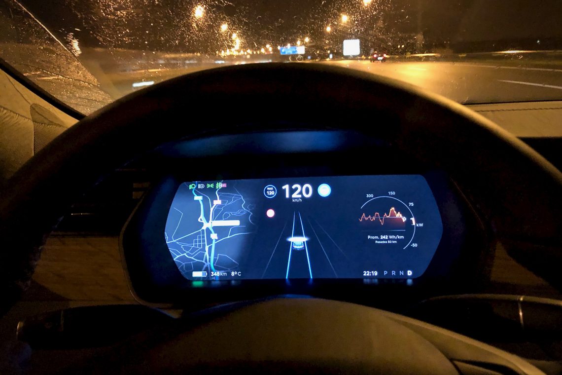 Pantalla autopilot 1140x760 - Tesla Model S 100D y nuestro viaje de 1.000 km