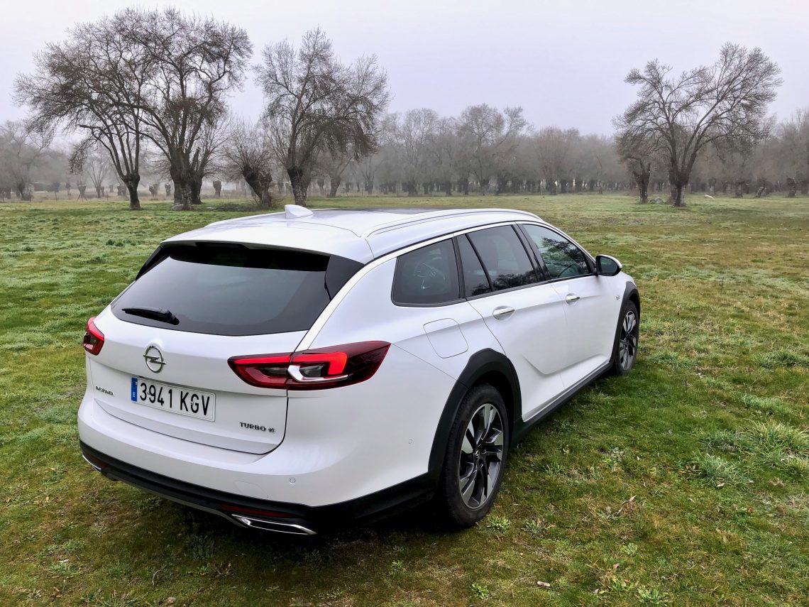 Opel Insignia Country Tourer 2.0 Turbo 260 CV Disen%CC%83o Insignia CT 1140x855 - Opel Insignia Country Tourer 2.0 Turbo 260 CV