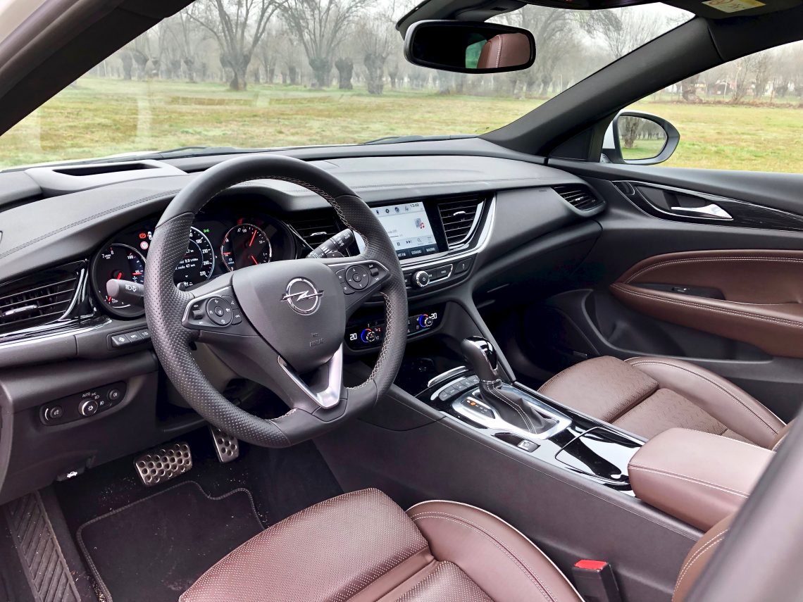 Interior Insignia CT 1140x855 - Opel Insignia Country Tourer 2.0 Turbo 260 CV
