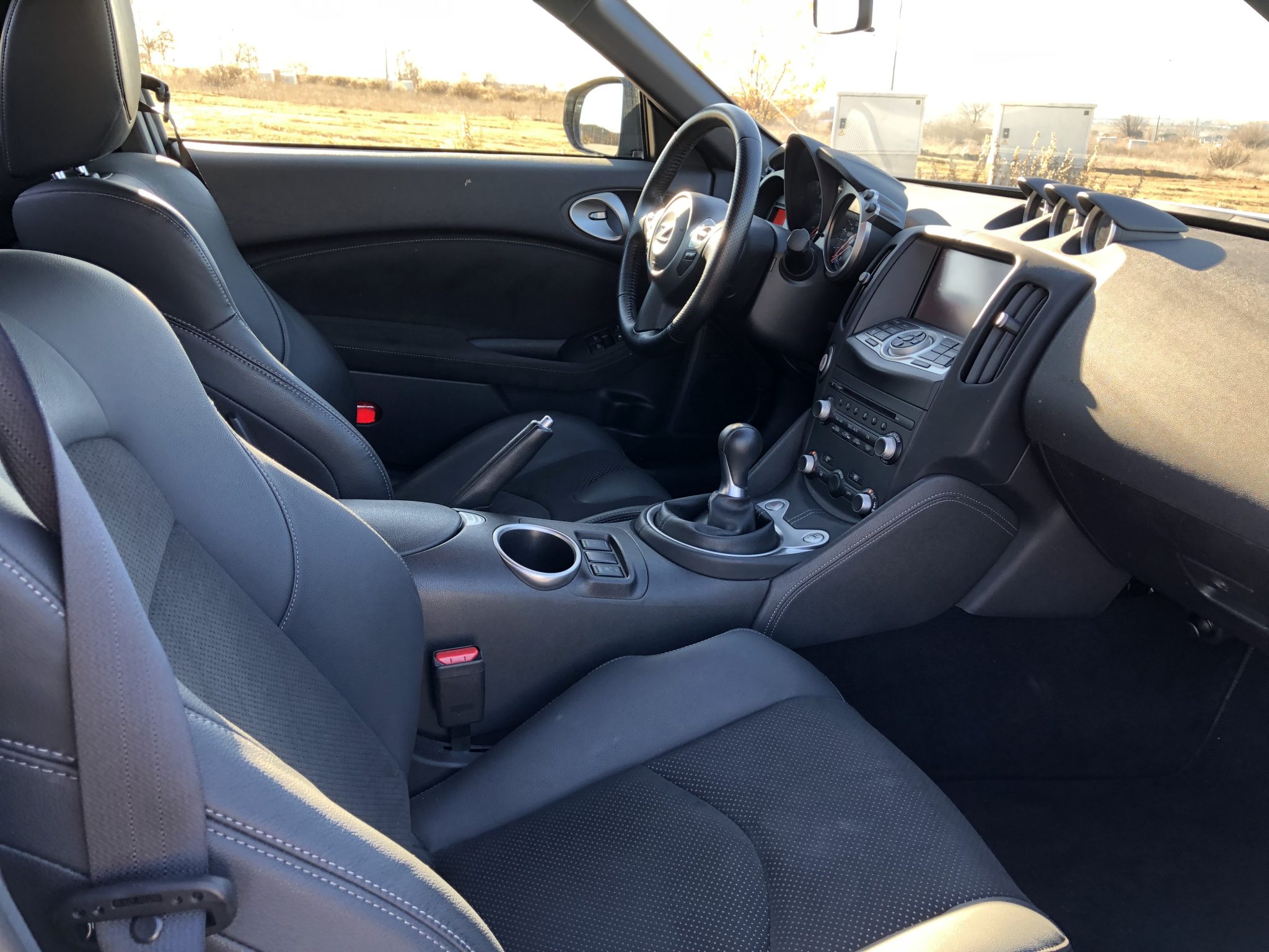 Plazas delanteras lateral derecho - Nissan 370z GT roadster con 328 CV y cambio manual