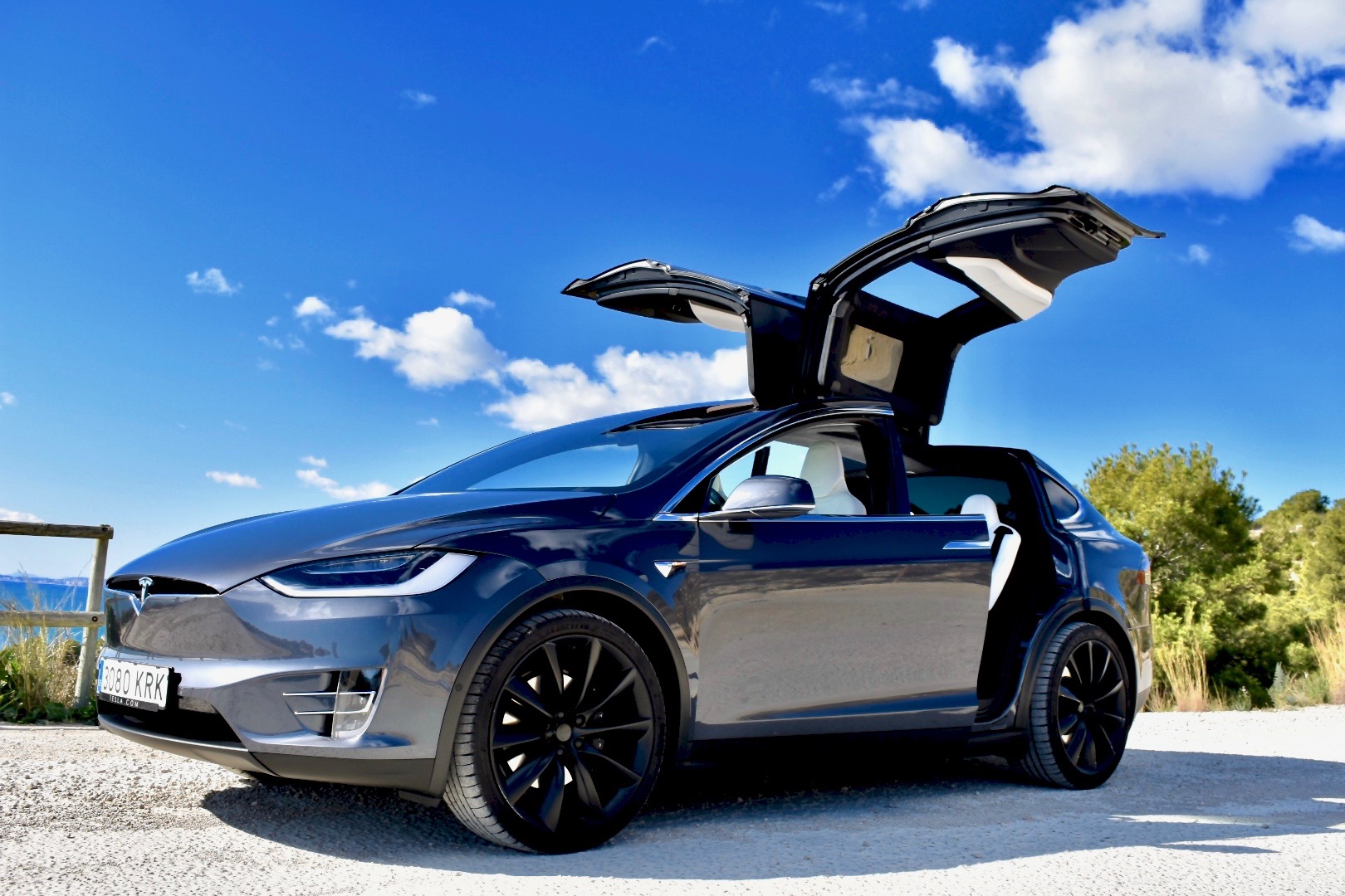 Puertas Abiertas Tesla Model X 100D - Ya es obligatorio: los coches eléctricos e híbridos de nueva homologación deben de hacer ruido