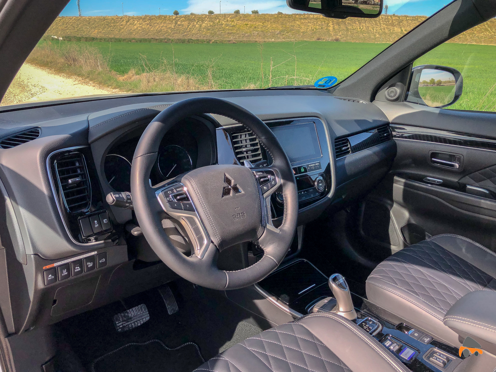 Interior lateral izquierdo Mitsubishi Outlander PHEV - Mitsubishi Outlander PHEV 2019: ¿El mejor SUV híbrido enchufable? con etiqueta CERO ¿Una buena alternativa?