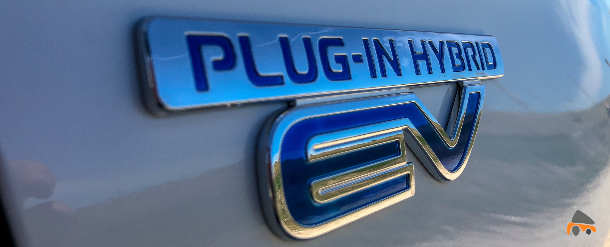 Logo PHEV Mitsubishi Outlander PHEV - Mitsubishi Outlander PHEV 2019: ¿El mejor SUV híbrido enchufable? con etiqueta CERO ¿Una buena alternativa?