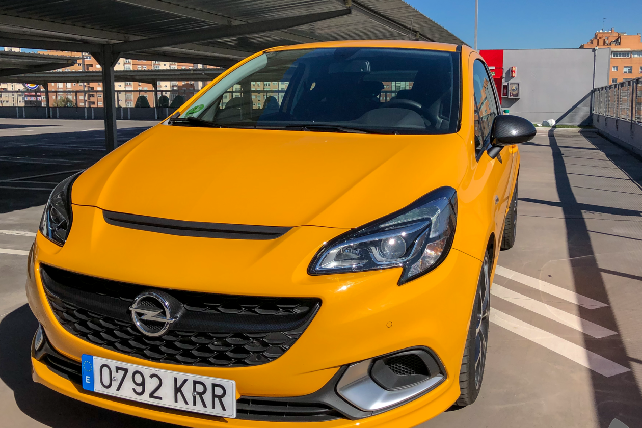Frontal lateral izquierdo cerca Opel Corsa GSI 1260x840 - Opel Corsa GSi: un juguete para pasarlo bien