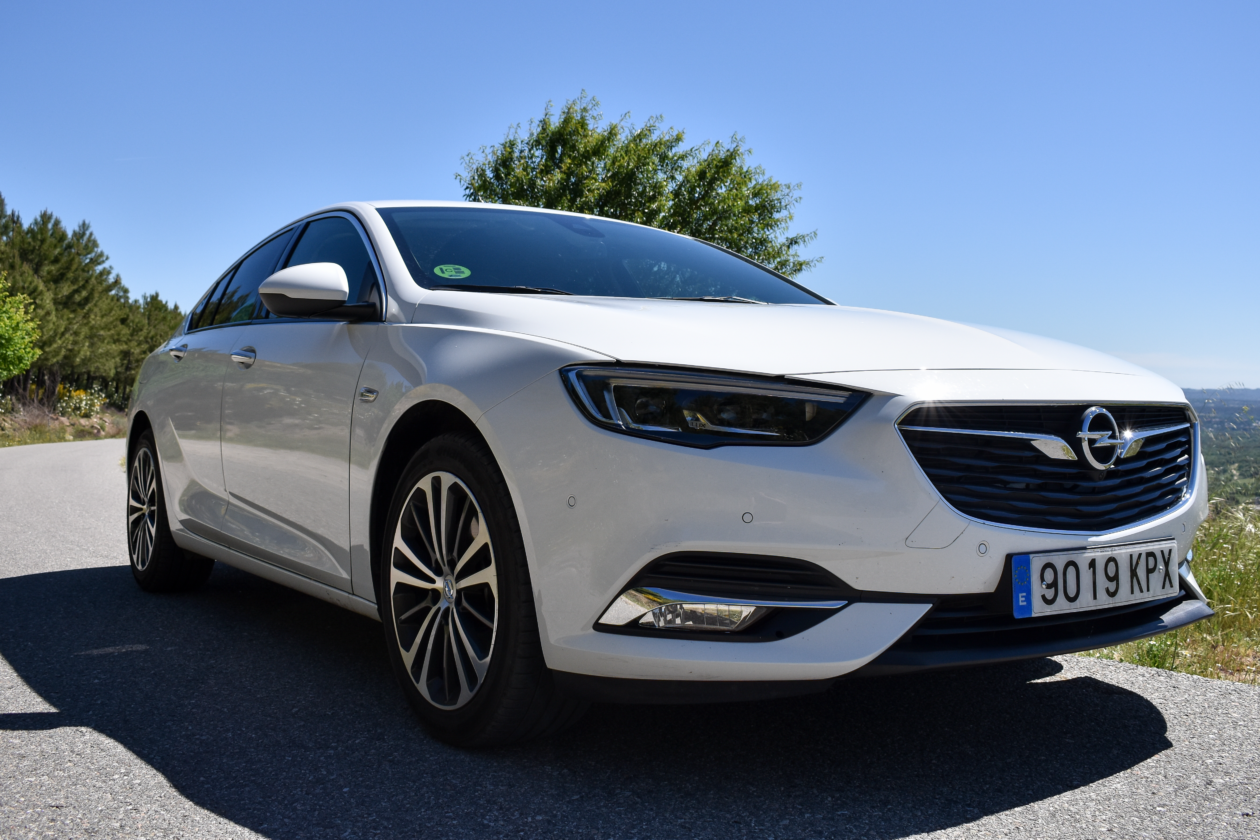 Frontal lateral derecho Opel Insignia Grand Sport 1260x840 - Opel Insignia Grand Sport Innovation 2.0 CDTI 170 CV 2019: Cuenta con nuevas mejoras