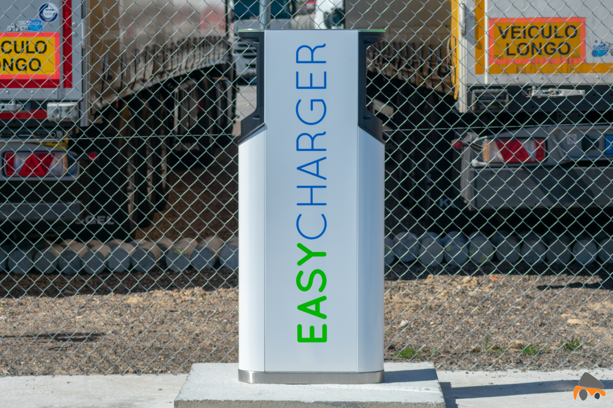 Puesto de carga semi rapida - EasyCharger: La única red de carga para todos los vehículos eléctricos