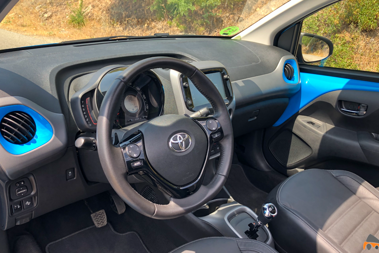 Salpicadero vistal lateral Toyota Aygo 1260x840 - Toyota Aygo 2019 ¿Es una buena alternativa para la ciudad?