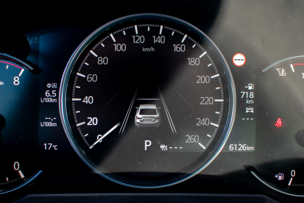 Cuadro de instrumentos Mazda6 1260x840 - Mazda6 Signature gasolina: Una berlina con potencia y consumos ajustados