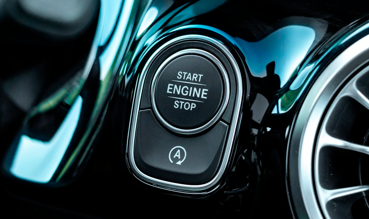 Start Stop Mercedes Benz Clase B 1260x747 - Mercedes Clase A 200 Sedán: Una berlina de "acceso" "deportiva" totalmente premium