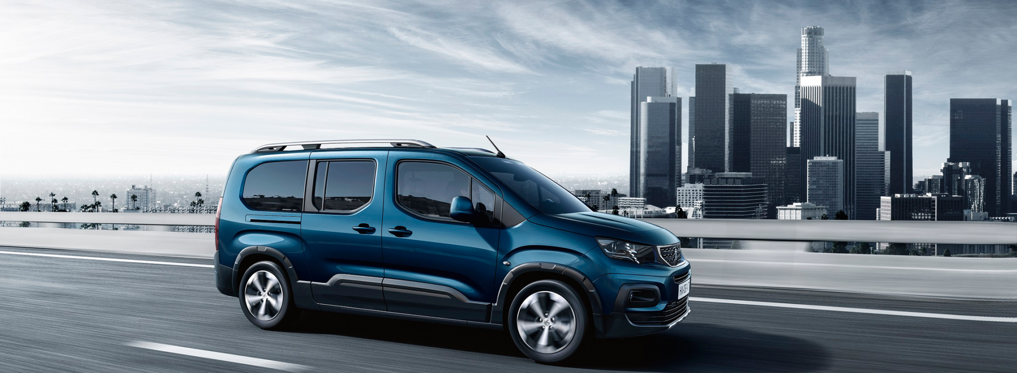 Peugeot Rifter Standard GT Line: Un vehículo adaptado para el transporte de personas Versio%CC%81n Long Peugeot Rifter - Peugeot Rifter Standard GT Line: Un vehículo adaptado para el transporte de personas