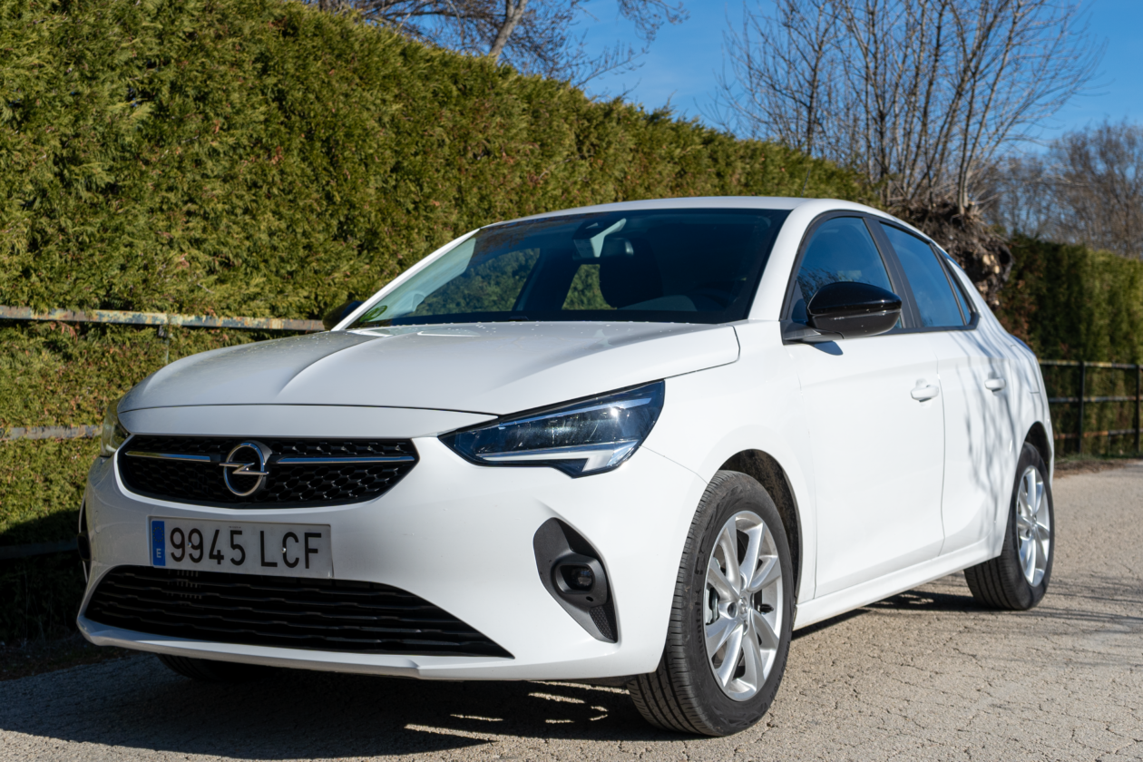Frontal lateral izquierdo Opel Corsa Edition 2020 1260x840 - Opel Corsa 2020: Un utilitario para tenerlo muy en cuenta