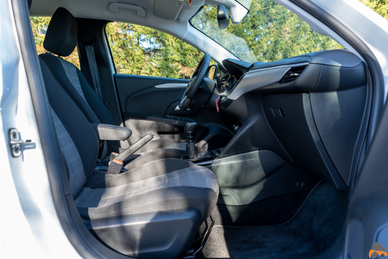 Plazas delanteras vista derecha Opel Corsa Edition 2020 1260x840 - Opel Corsa 2020: Un utilitario para tenerlo muy en cuenta