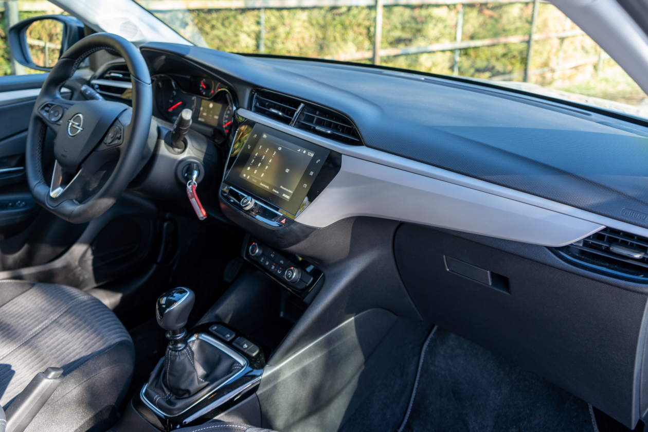 Salpicadero vista derecha Opel Corsa Edition 2020 1260x840 - Opel Corsa 2020: Un utilitario para tenerlo muy en cuenta
