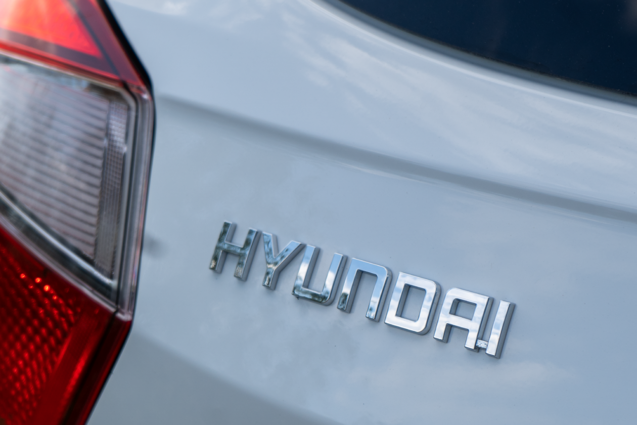 Logo hyundai Hyundai i10 1260x840 - Hyundai i10 2020: Un coche para la juventud