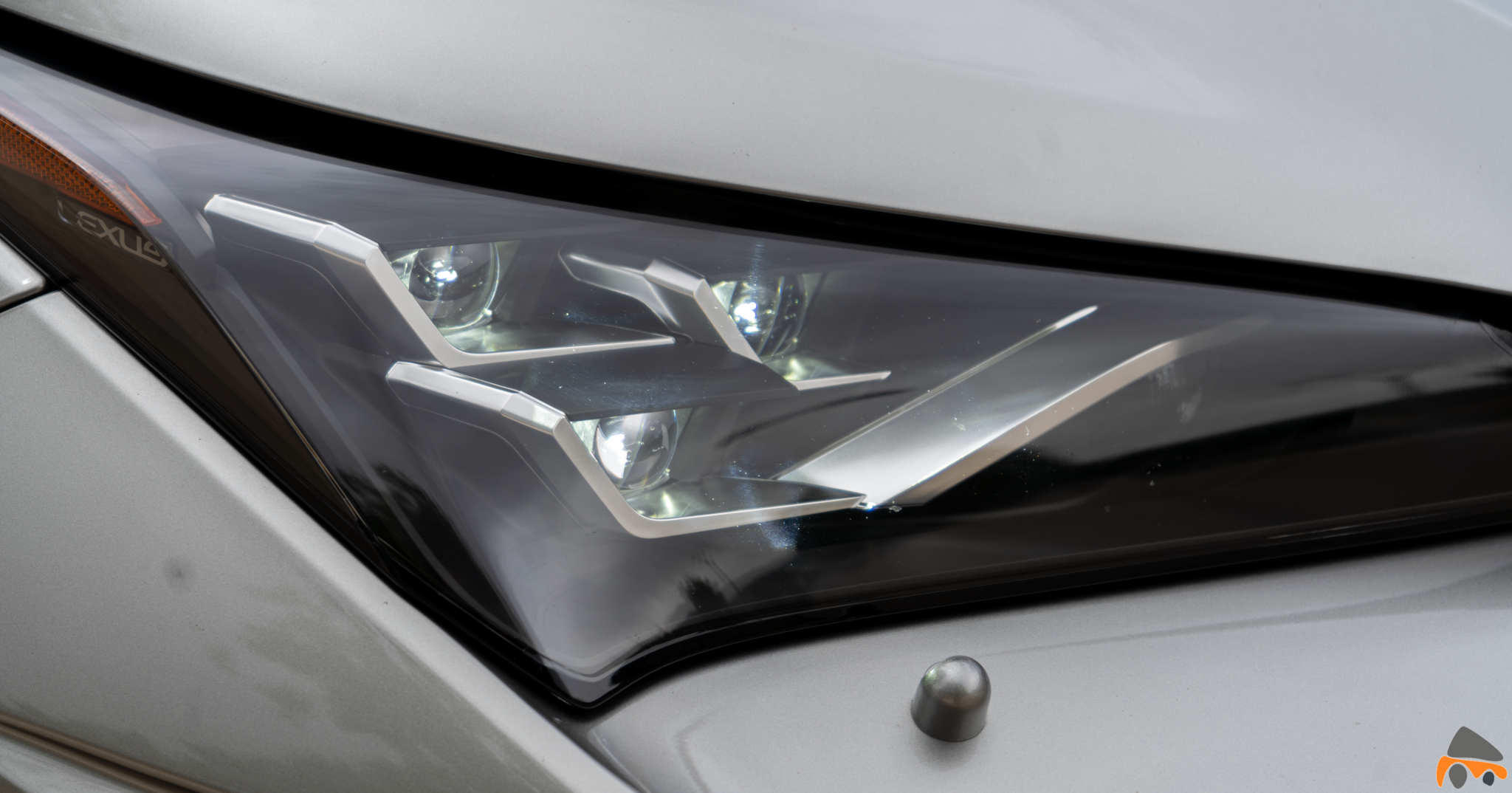Lexus NX 300h 4X4 F-Sport: El SUV híbrido de lujo muy llamativo Disen%CC%83o faros Lexus NX 300h - Lexus NX 300h 4X4 F-Sport: El SUV híbrido de lujo muy llamativo
