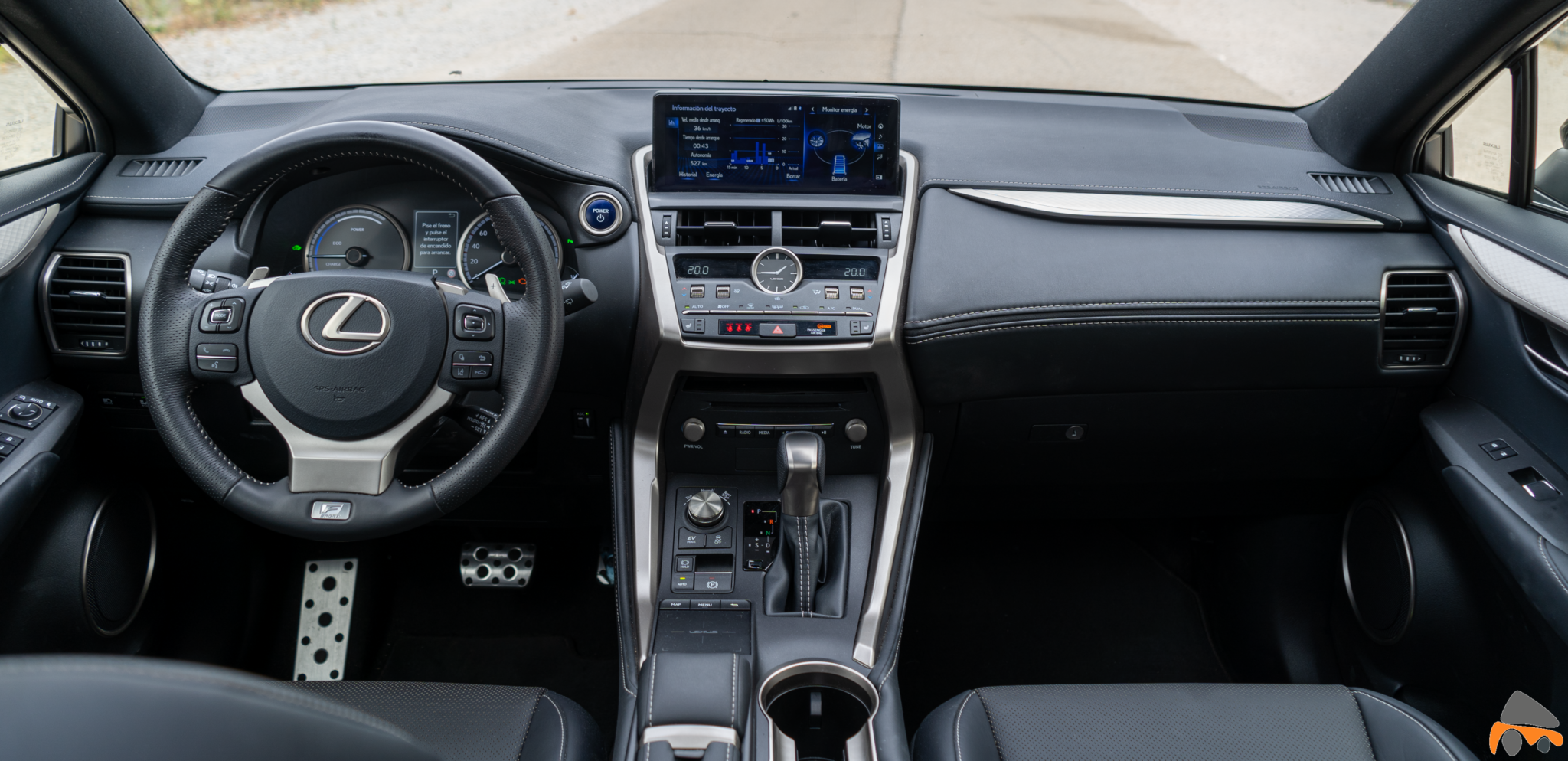 Salpicadero vista frontal Lexus NX 300h - Lexus NX 300h 4X4 F-Sport: El SUV híbrido de lujo muy llamativo