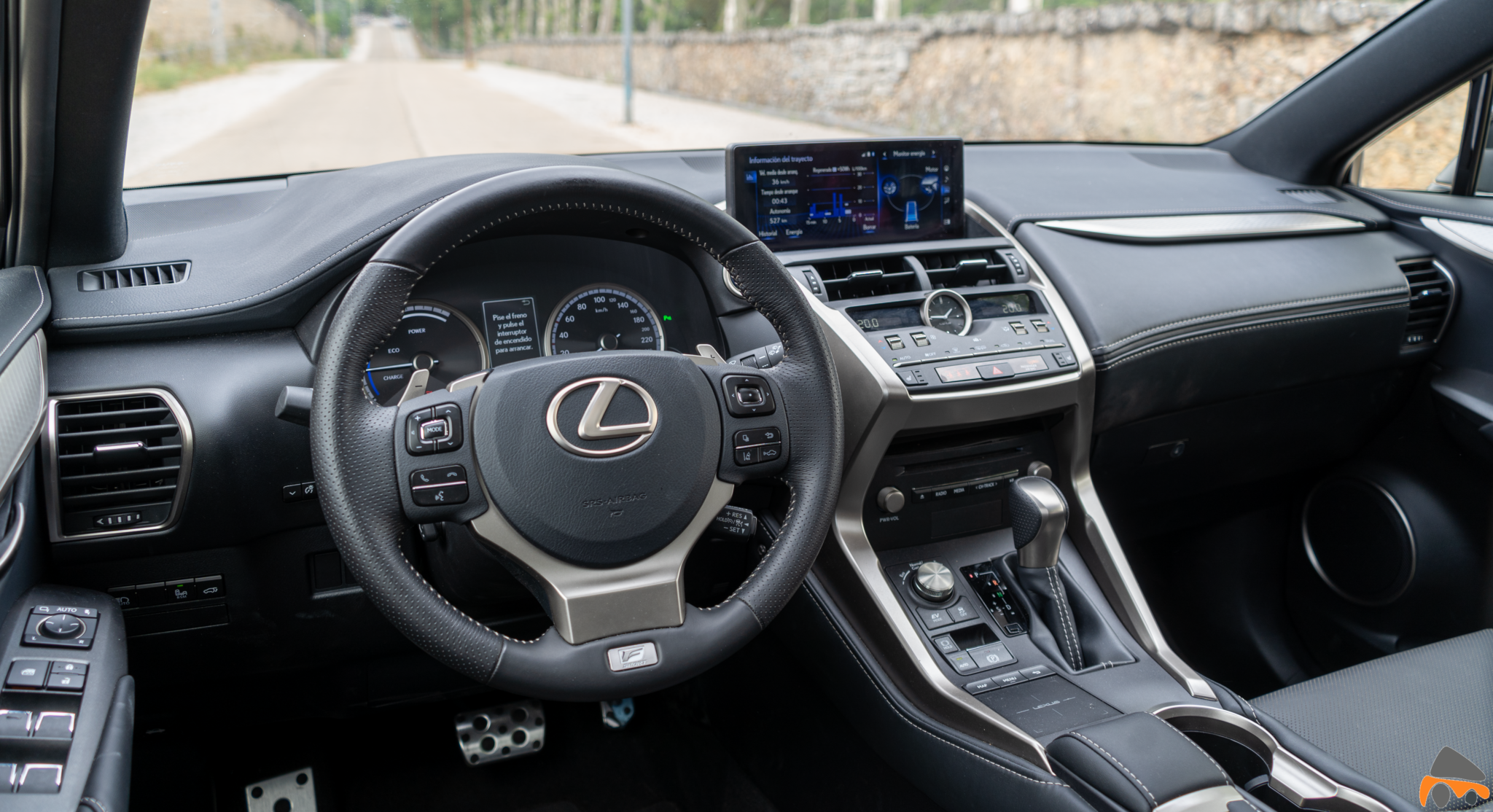 Salpicadero vista izquierda Lexus NX 300h F-Sport