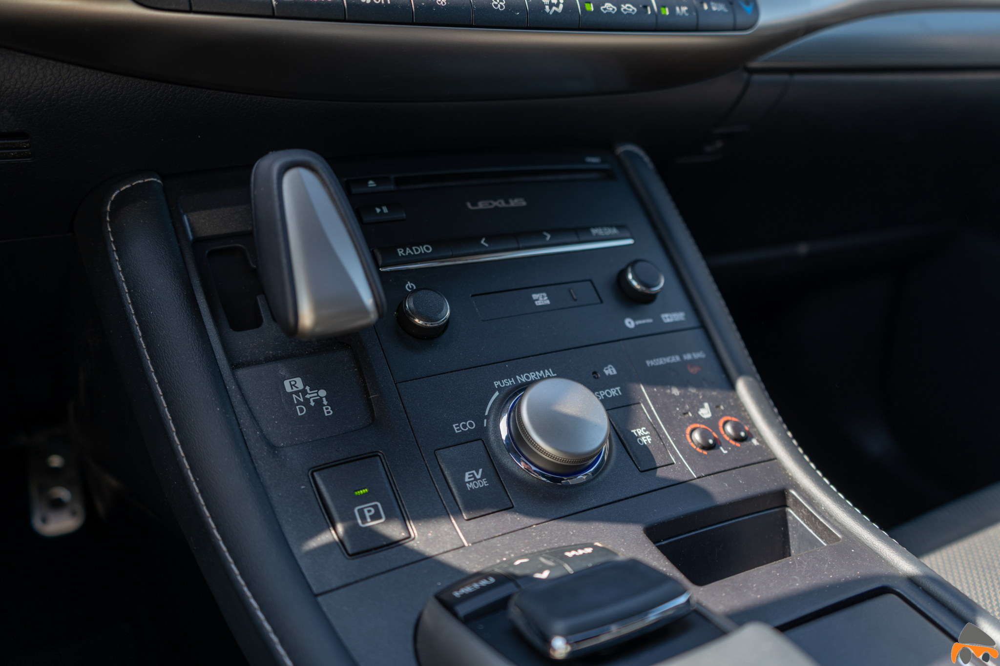 Consola central vista izquierda Lexus CT 200h - Prueba Lexus CT 200h 2019: Un compacto híbrido de lujo