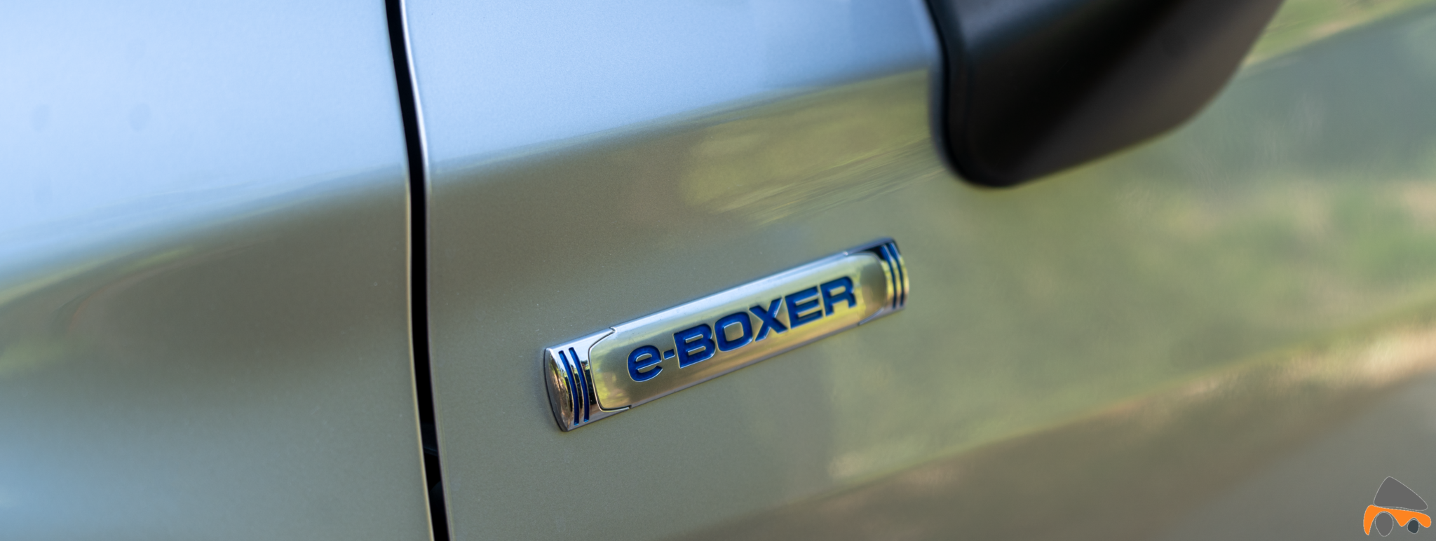 Logo e boxer Subaru Forester Hybrid - Prueba Subaru Forester Eco Hybrid 2020: Todo un auténtico todoterreno