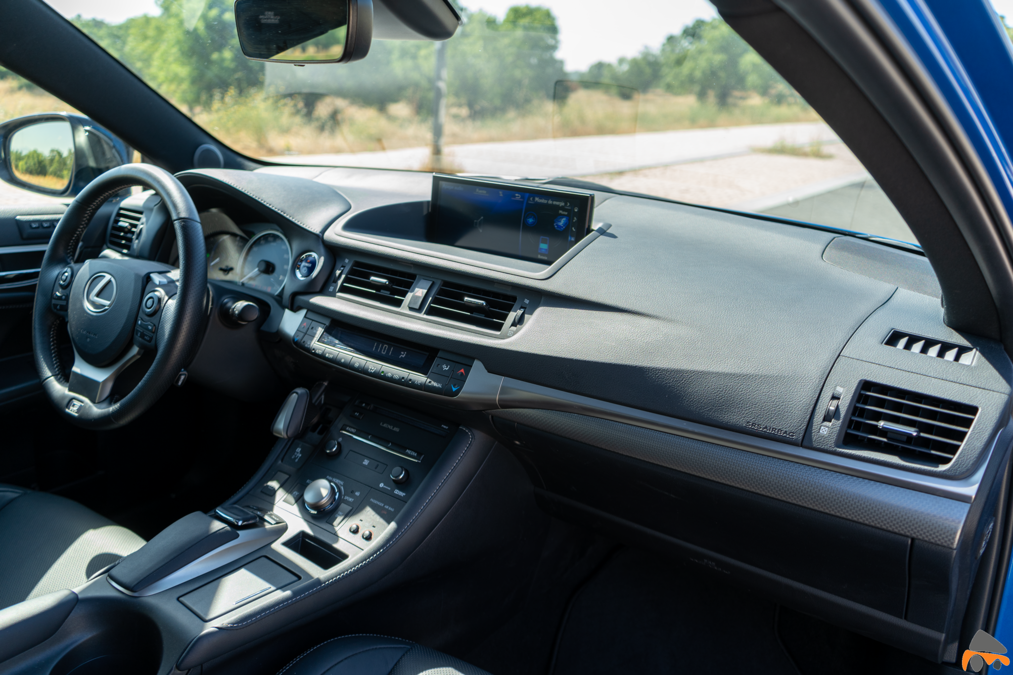 Salpicadero vista derecha Lexus CT 200h - Prueba Lexus CT 200h 2019: Un compacto híbrido de lujo