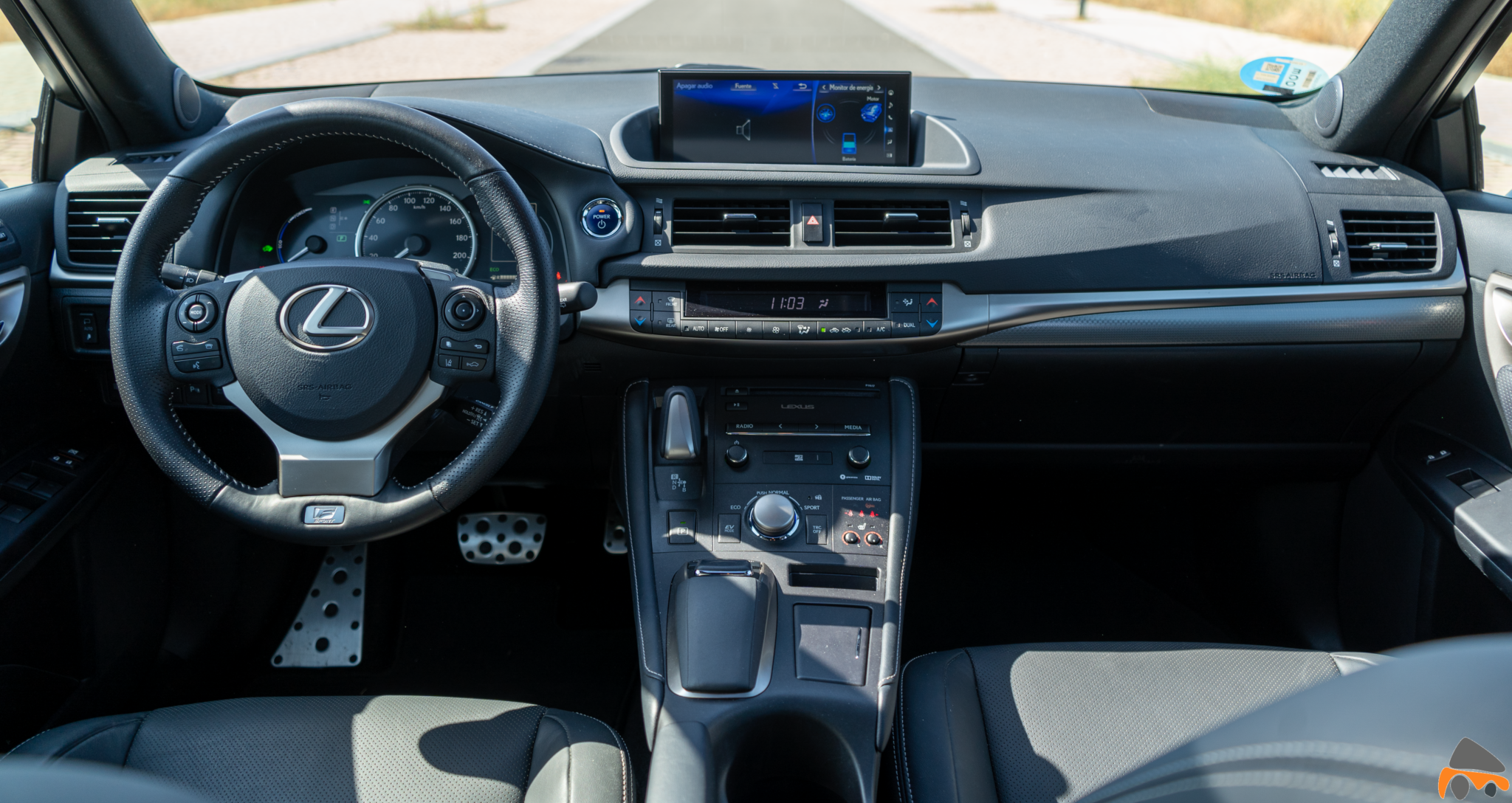 Salpicadero vista frontal Lexus CT 200h - Prueba Lexus CT 200h 2019: Un compacto híbrido de lujo