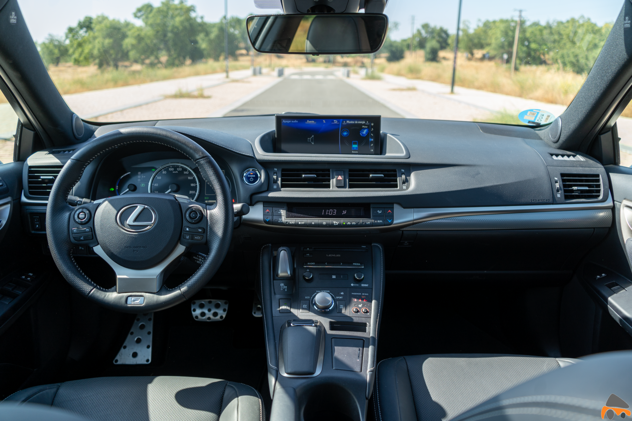 Salpicadero vista frontal completo Lexus CT 200h - Prueba Lexus CT 200h 2019: Un compacto híbrido de lujo