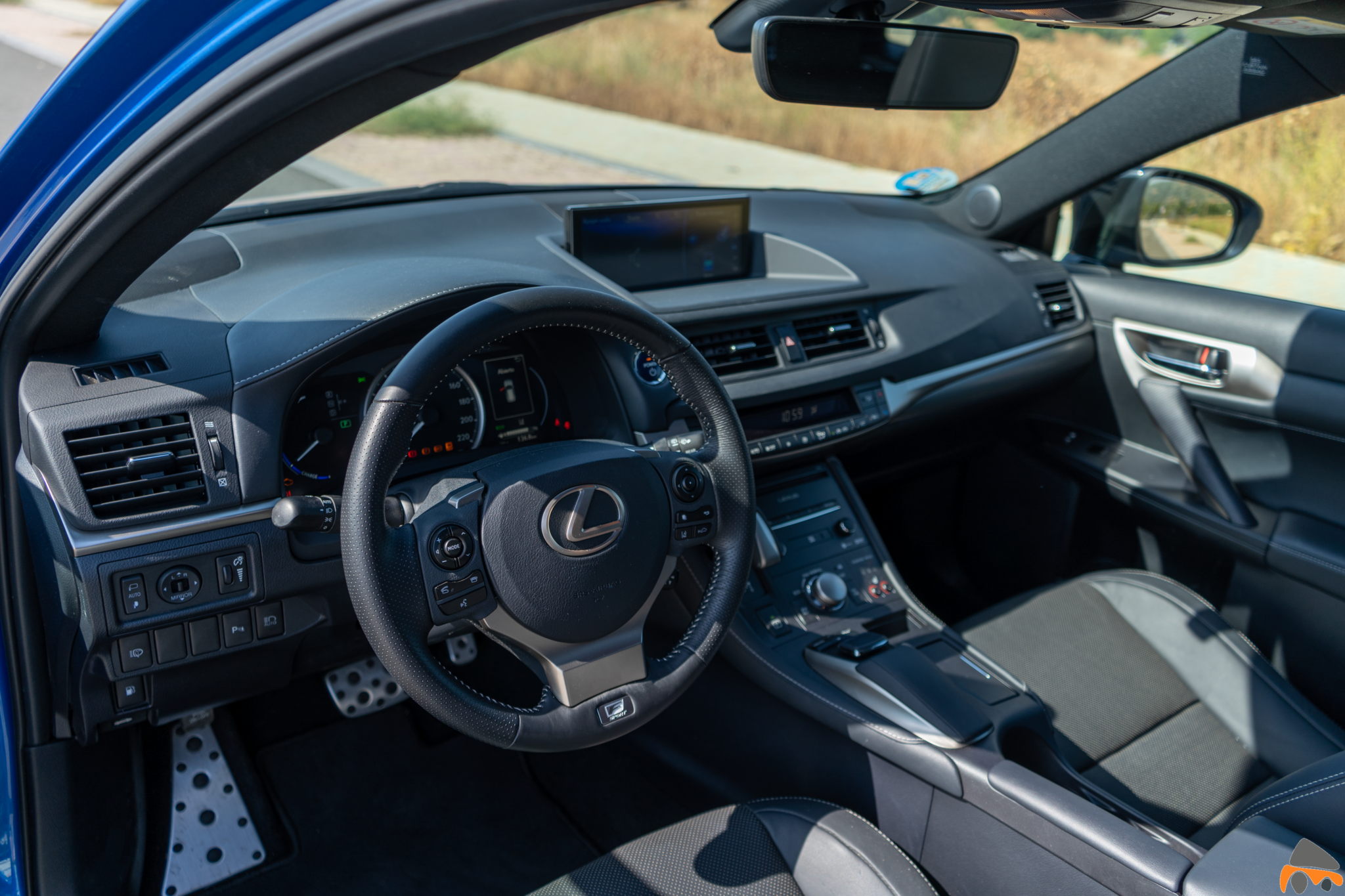 Salpicadero vista izquierda Lexus CT 200h - Prueba Lexus CT 200h 2019: Un compacto híbrido de lujo