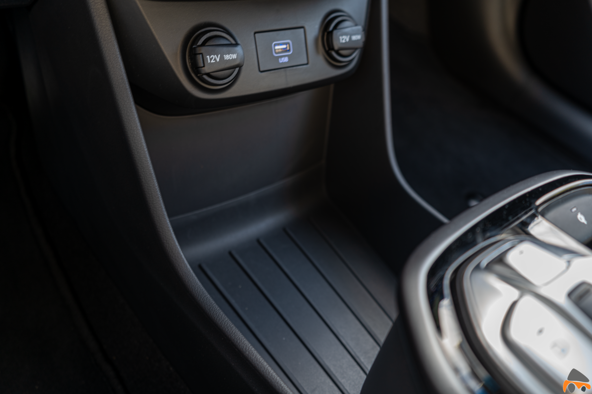 Hueco consola central Hyundai Ioniq Electrico - Prueba Hyundai Ioniq EV 2020: Un referente para la movilidad eléctrica