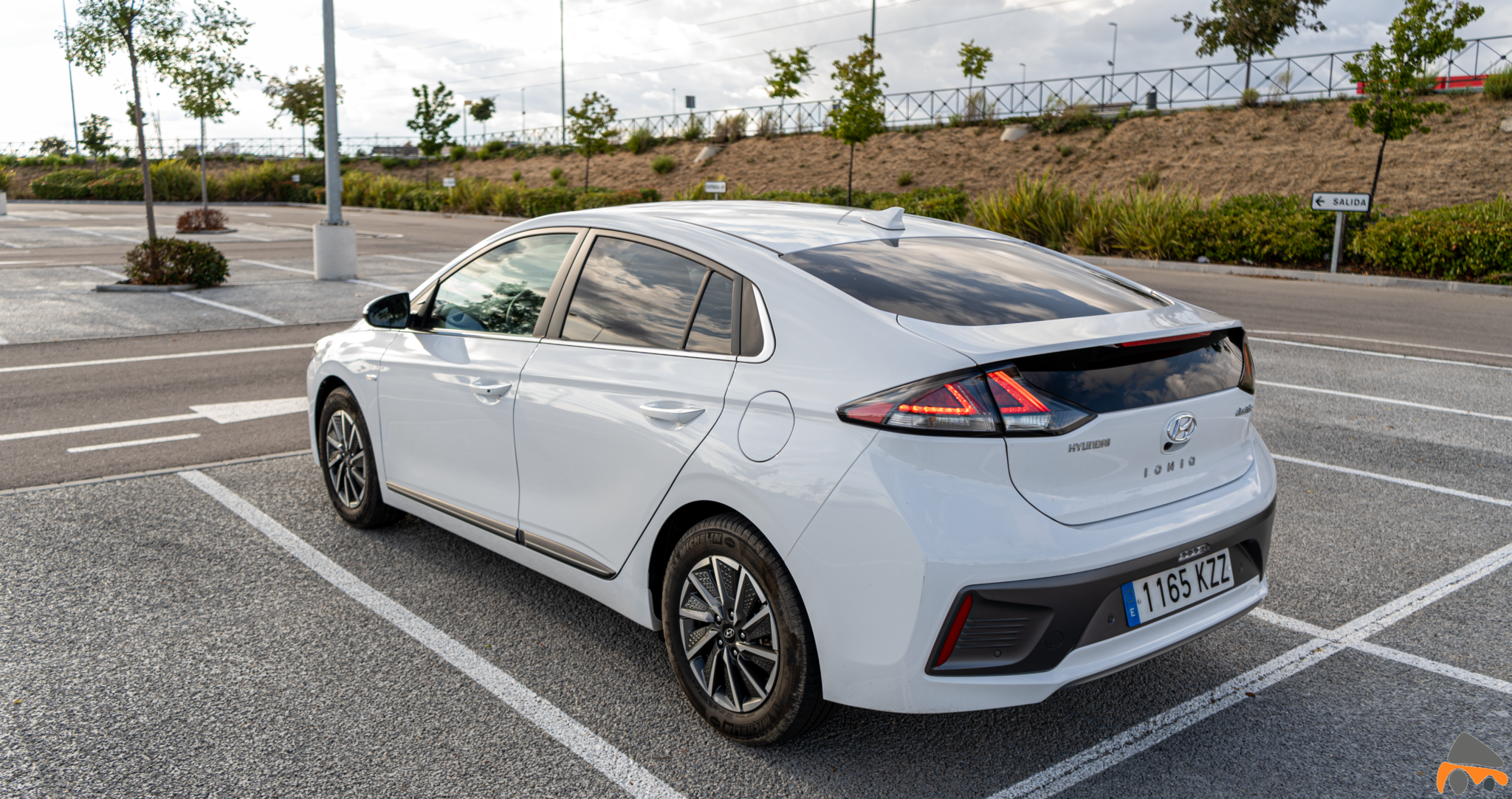 Trasera lateral izquierdo abajo Hyundai Ioniq Electrico - Prueba Hyundai Ioniq EV 2020: Un referente para la movilidad eléctrica