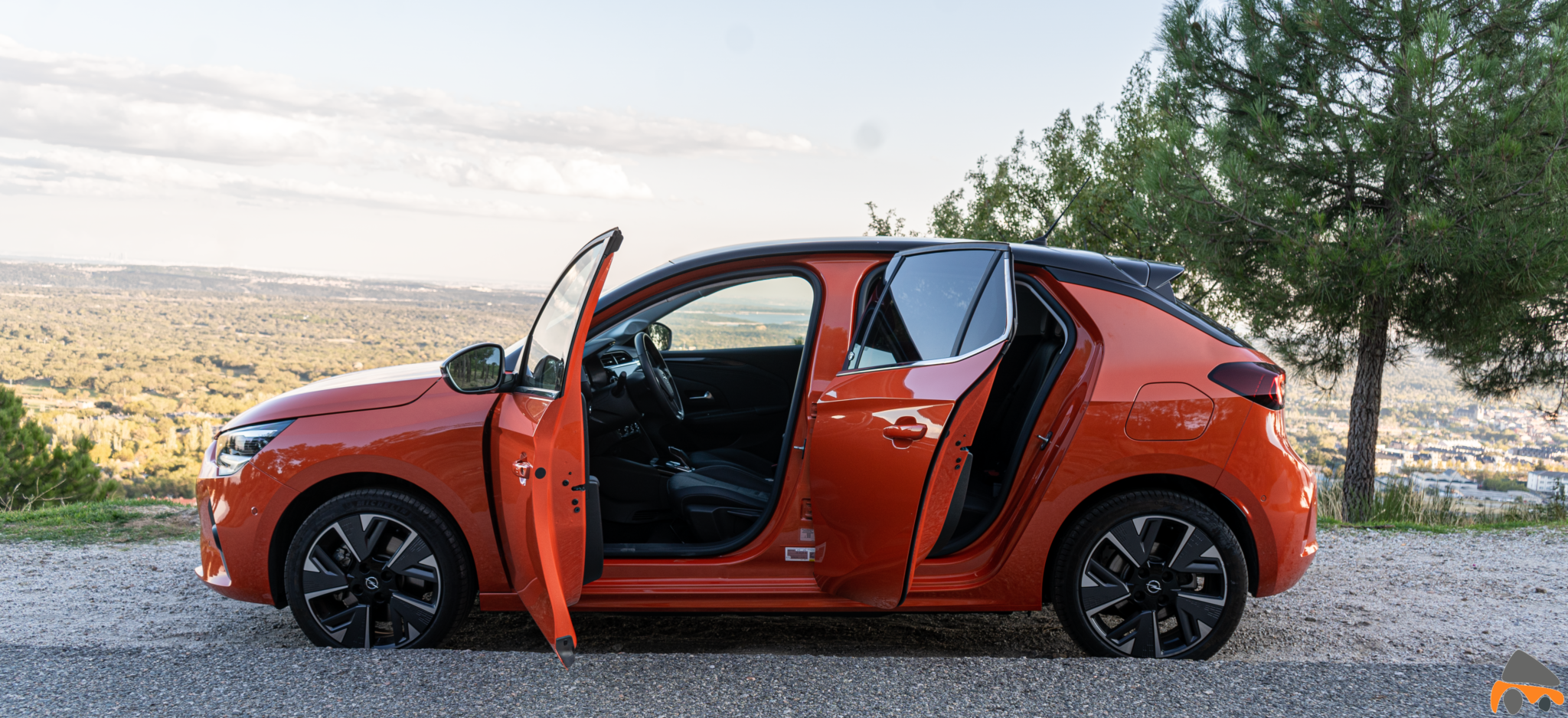 Apertura de puertas Opel Corsa e - Prueba Opel Corsa-e 2020: El primer coche eléctrico de Opel tiene 136 CV y 280 km reales de autonomía