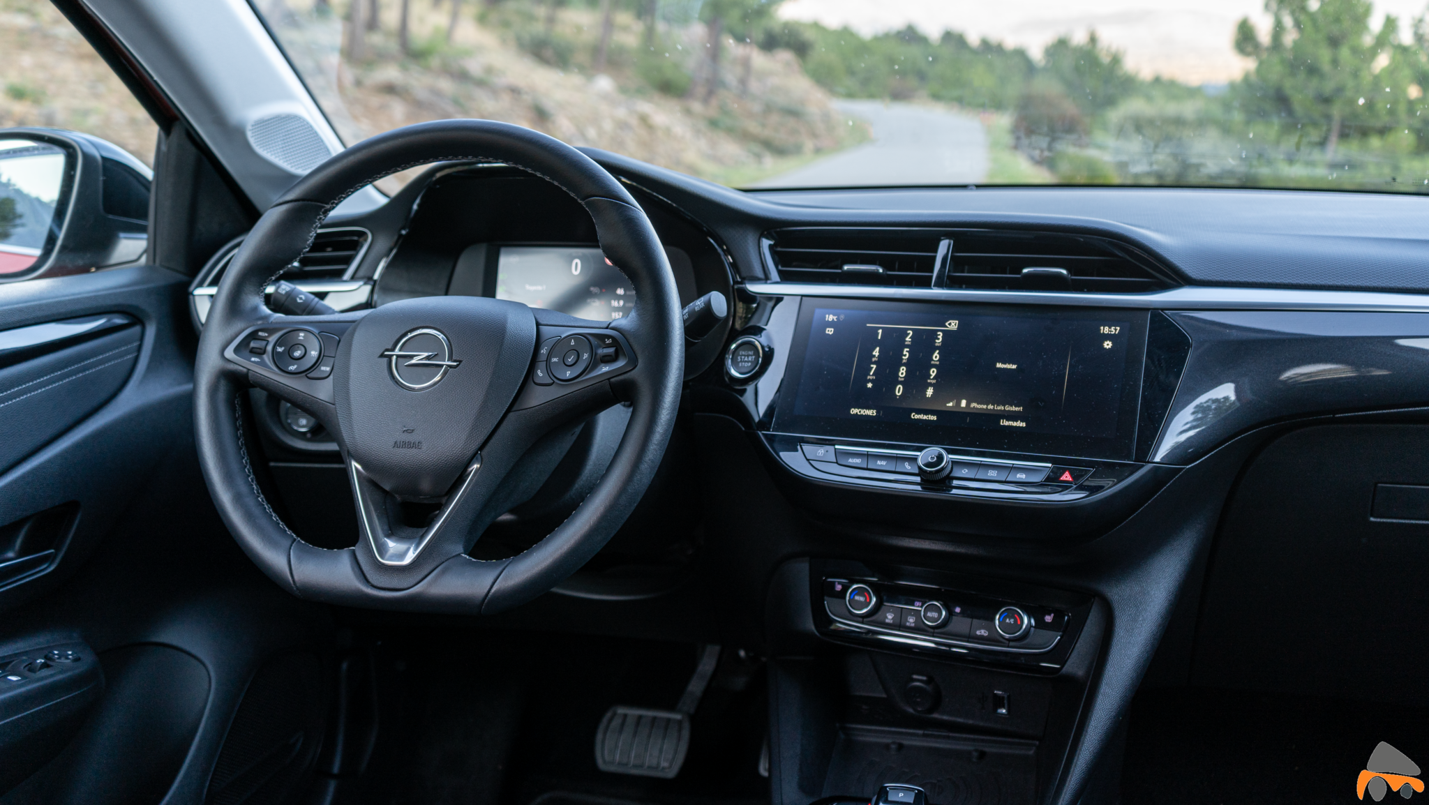 Puesto de conduccion Opel Corsa e - Prueba Opel Corsa-e 2020: El primer coche eléctrico de Opel tiene 136 CV y 280 km reales de autonomía