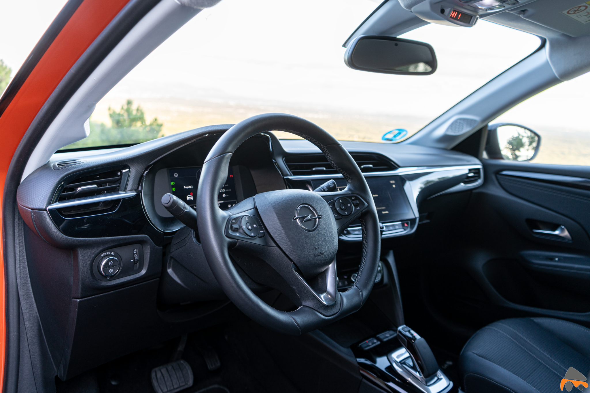 Salpicadero vista delantera izquierda Opel Corsa e - Prueba Opel Corsa-e 2020: El primer coche eléctrico de Opel tiene 136 CV y 280 km reales de autonomía