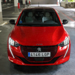 Frontal elevado Peugeot e 208 150x150 - Prueba del Peugeot e-208 GT 2020: Un eléctrico con mucho carácter