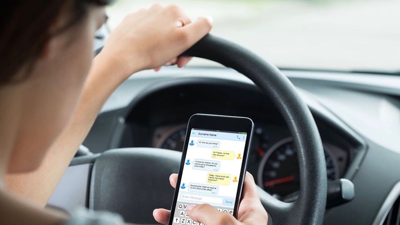 img 6563 - La DGT aclara cómo aplicará la nueva multa de 200 euros y 6 puntos por llevar el teléfono móvil en el coche