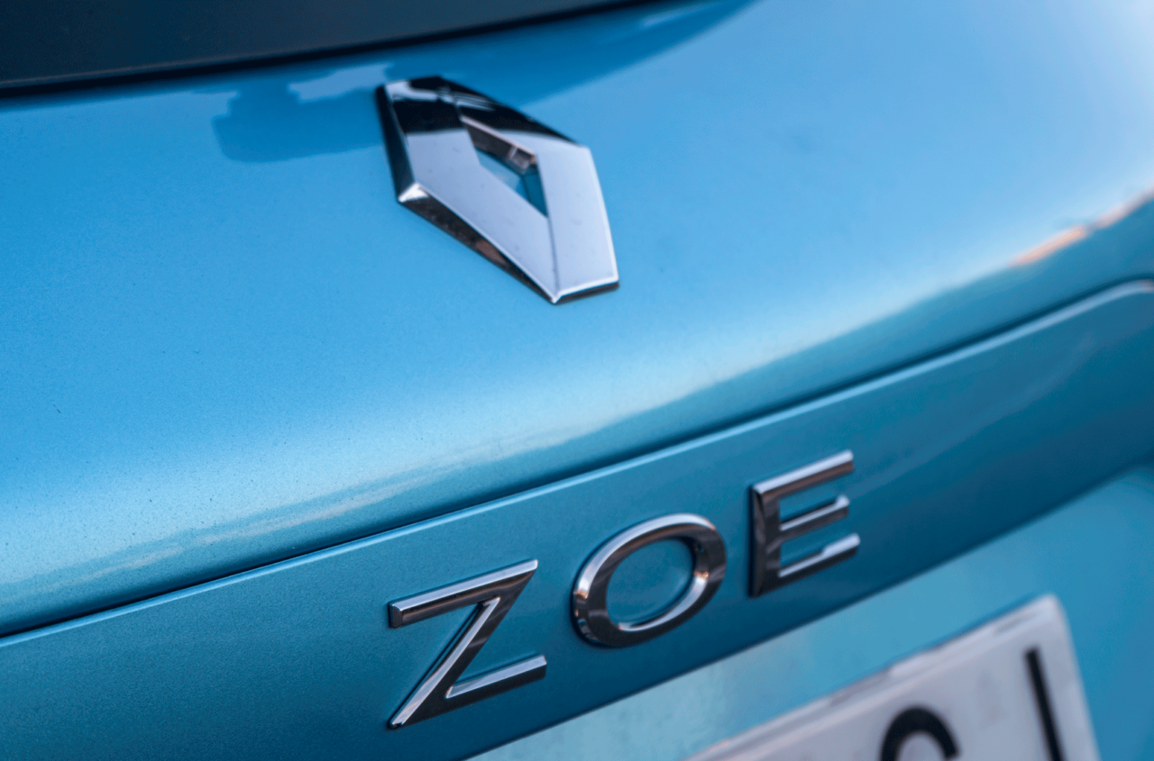 Logo zoe Renault Renault Zoe 1280x845 - Prueba Renault Zoe Zen 50kWh: ¿De los mejores eléctricos?