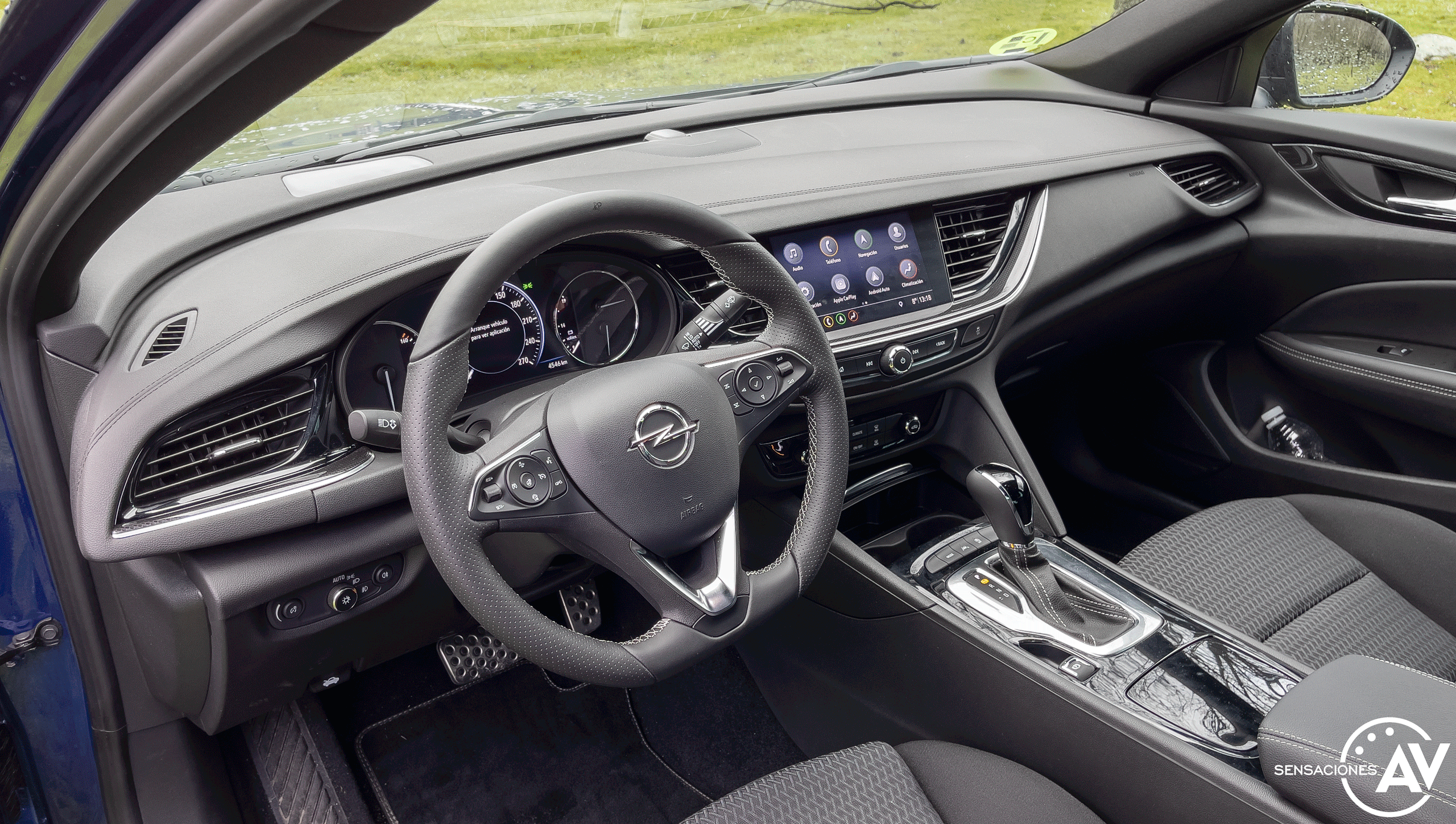 Salpicadero vista izquierda Opel Insignia 2021