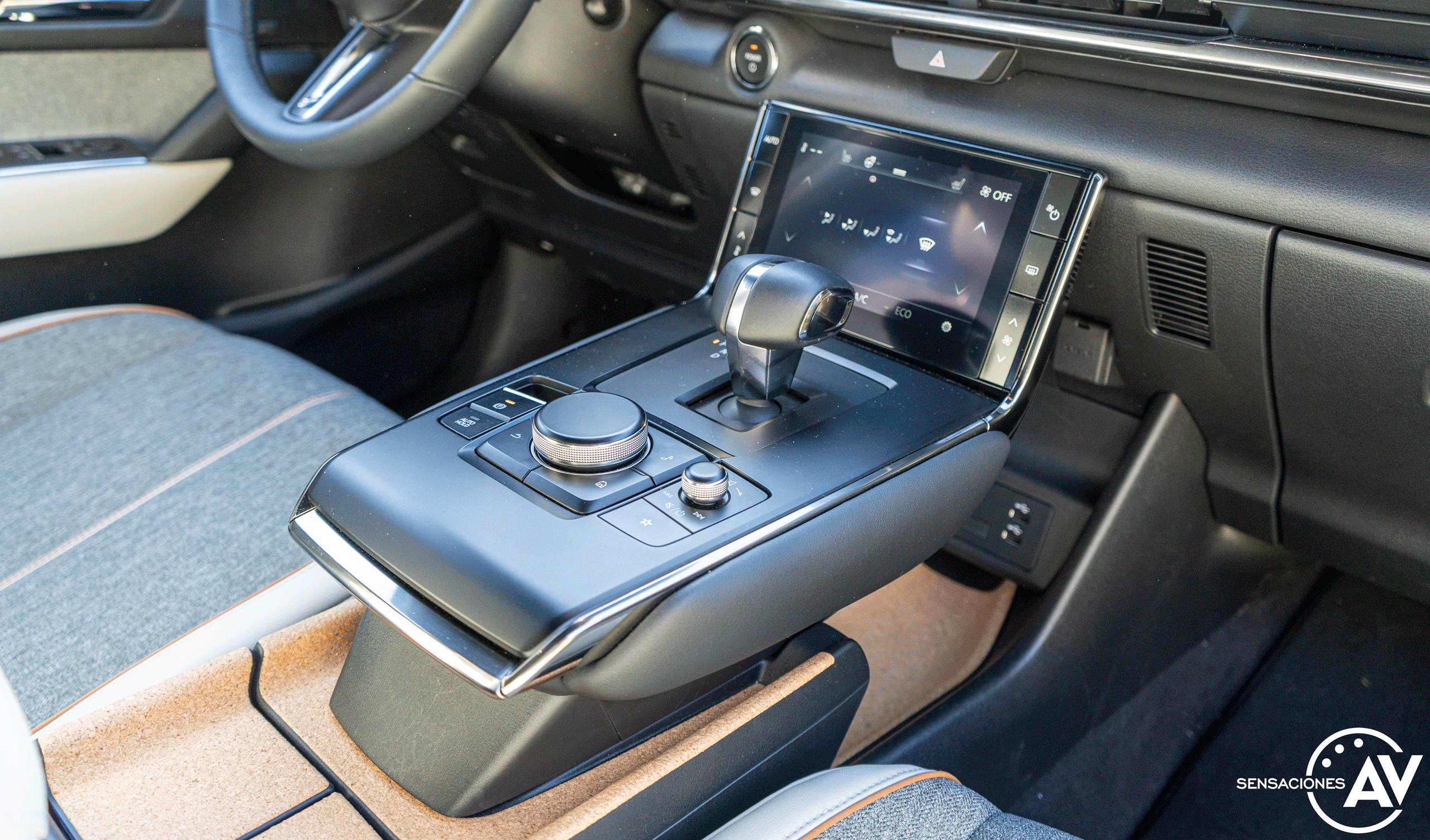 Consola central Mazda MX 30 - Prueba Mazda MX-30: Un eléctrico diferente, ¿un acierto?