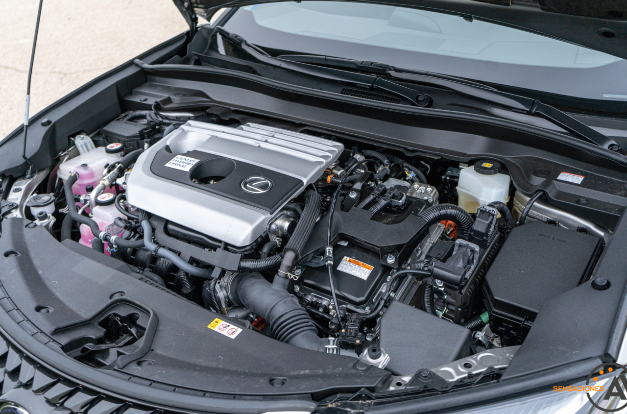 Motor Lexus UX 250h 1280x845 - Prueba Lexus UX 250h Style 4x2: Un SUV compacto, híbrido y premium