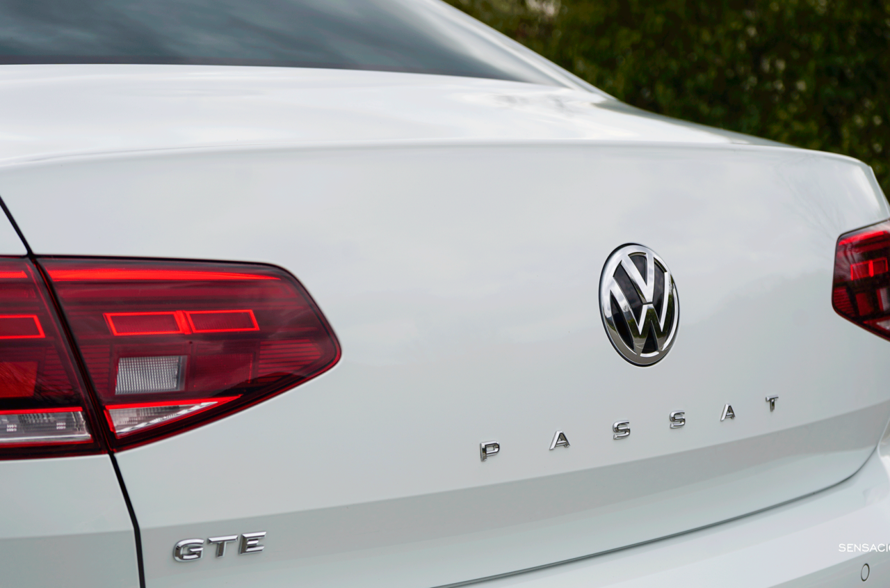 Logo Passat GTE Volkswagen Passat GTE 1280x845 - Prueba Volkswagen Passat GTE 2021: Un coche casi perfecto en peligro de extinción