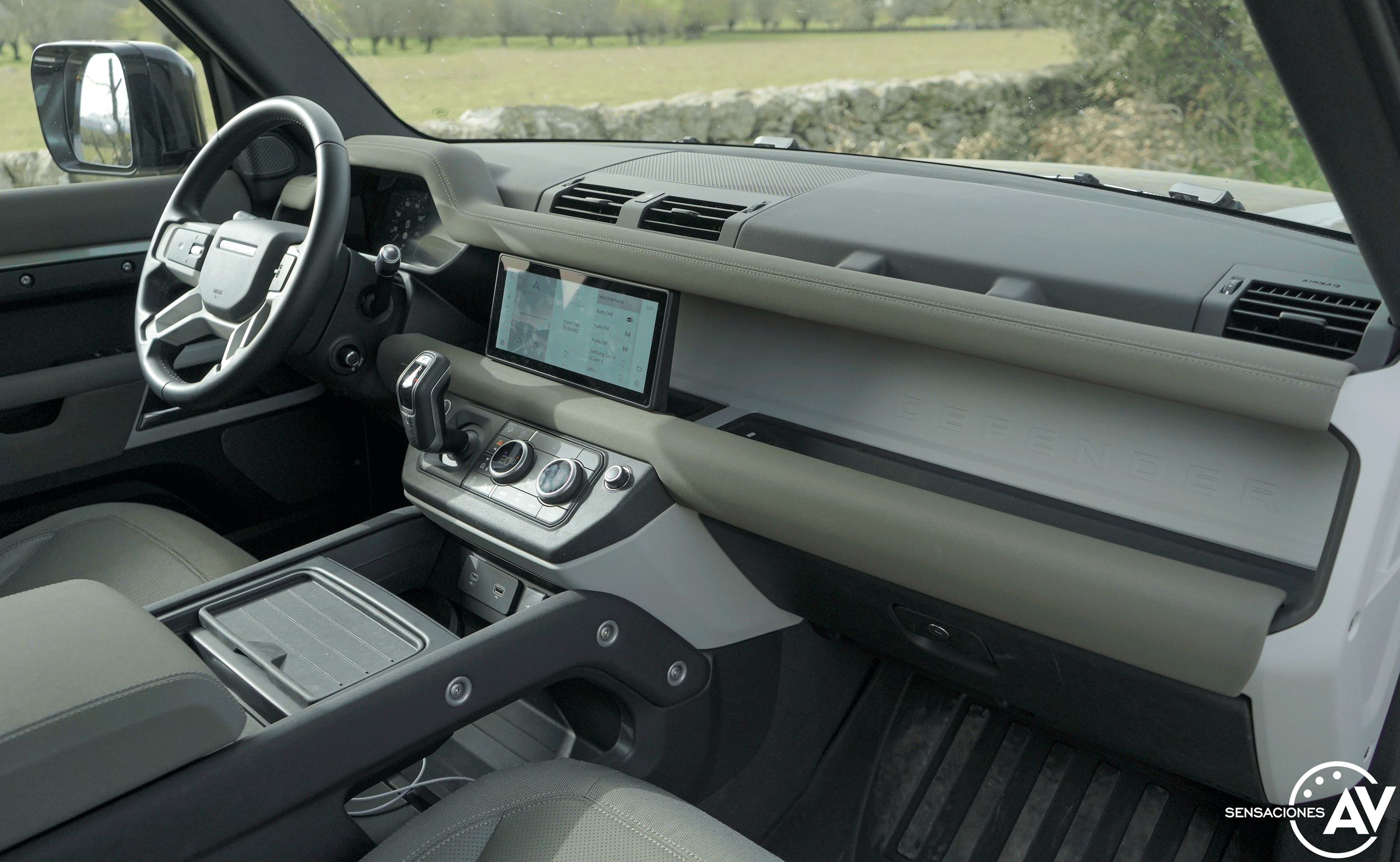 Salpicadero vista delantera derecha Land Rover Defender 110 First Edition