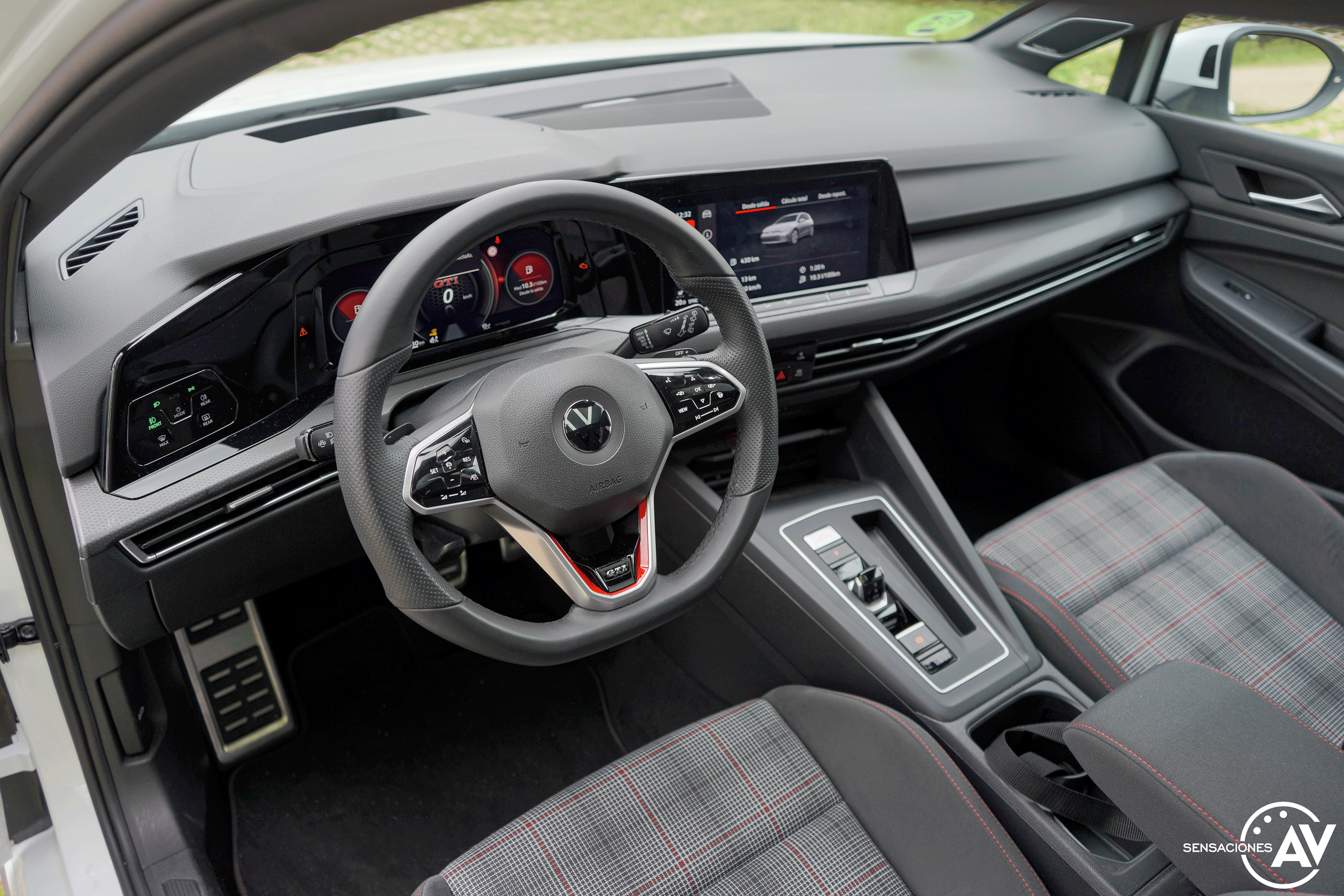 Salpicadero vista delantera izquierda Volkswagen Golf 8 GTI 245 CV DSG 7