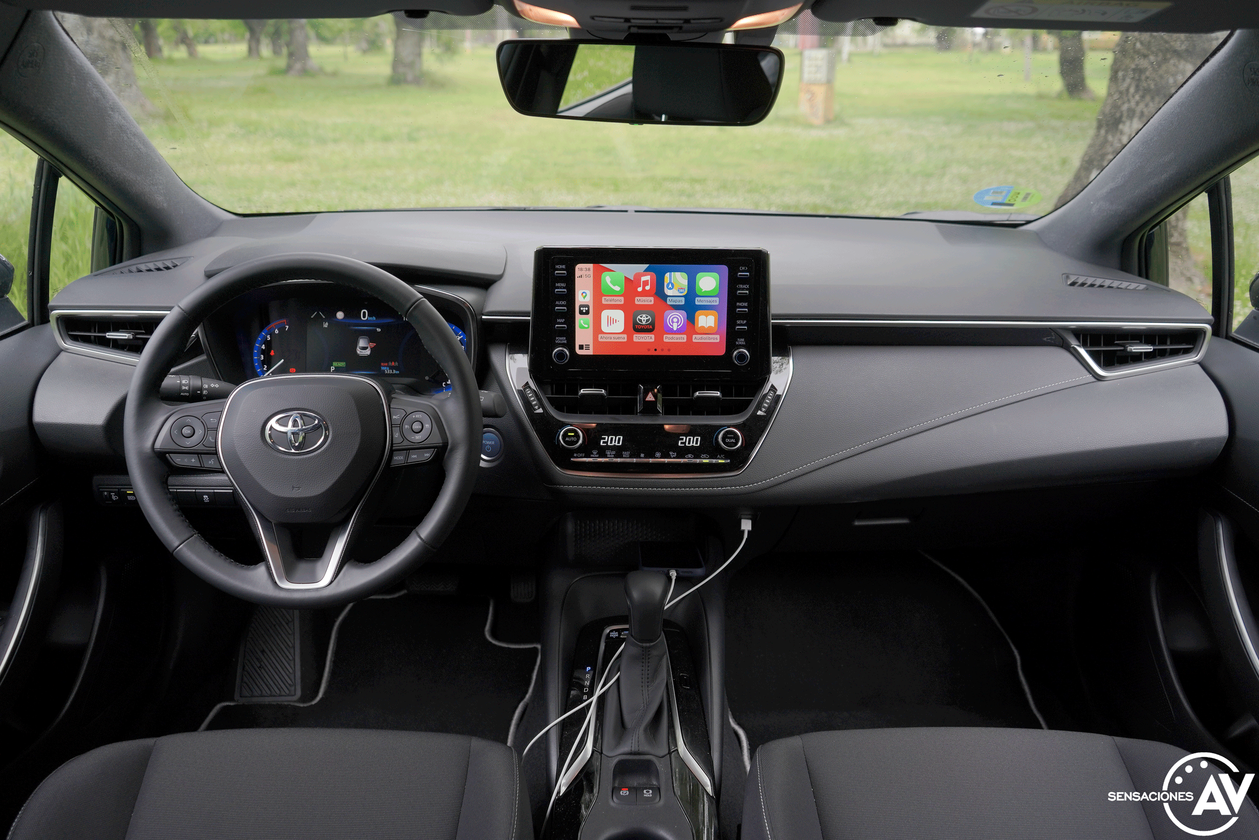 Salpicadero vista frontal Toyota Corolla Hatchback 125H 2021