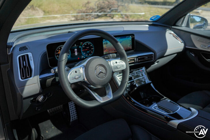 Salpicadero vista lateral izquierda Mercedes EQC 728x485 - Prueba Mercedes-Benz EQC 400 4Matic: El SUV eléctrico de Mercedes que destaca por su confort y por su tecnología