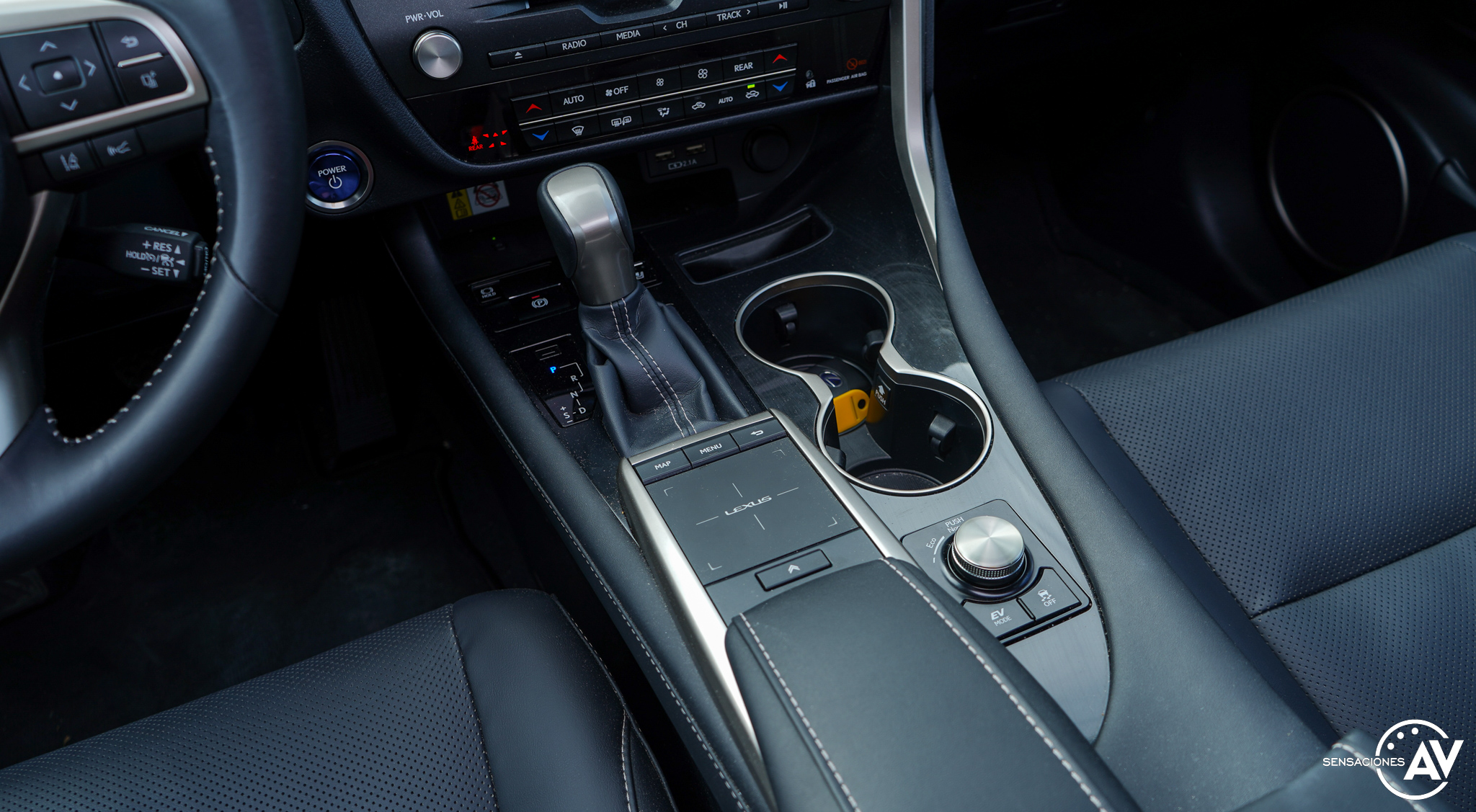 Consola central 2 Lexus RXL - Prueba Lexus RX 450hL Executive 2021: ¿El SUV de lujo más cómodo con 7 plazas?