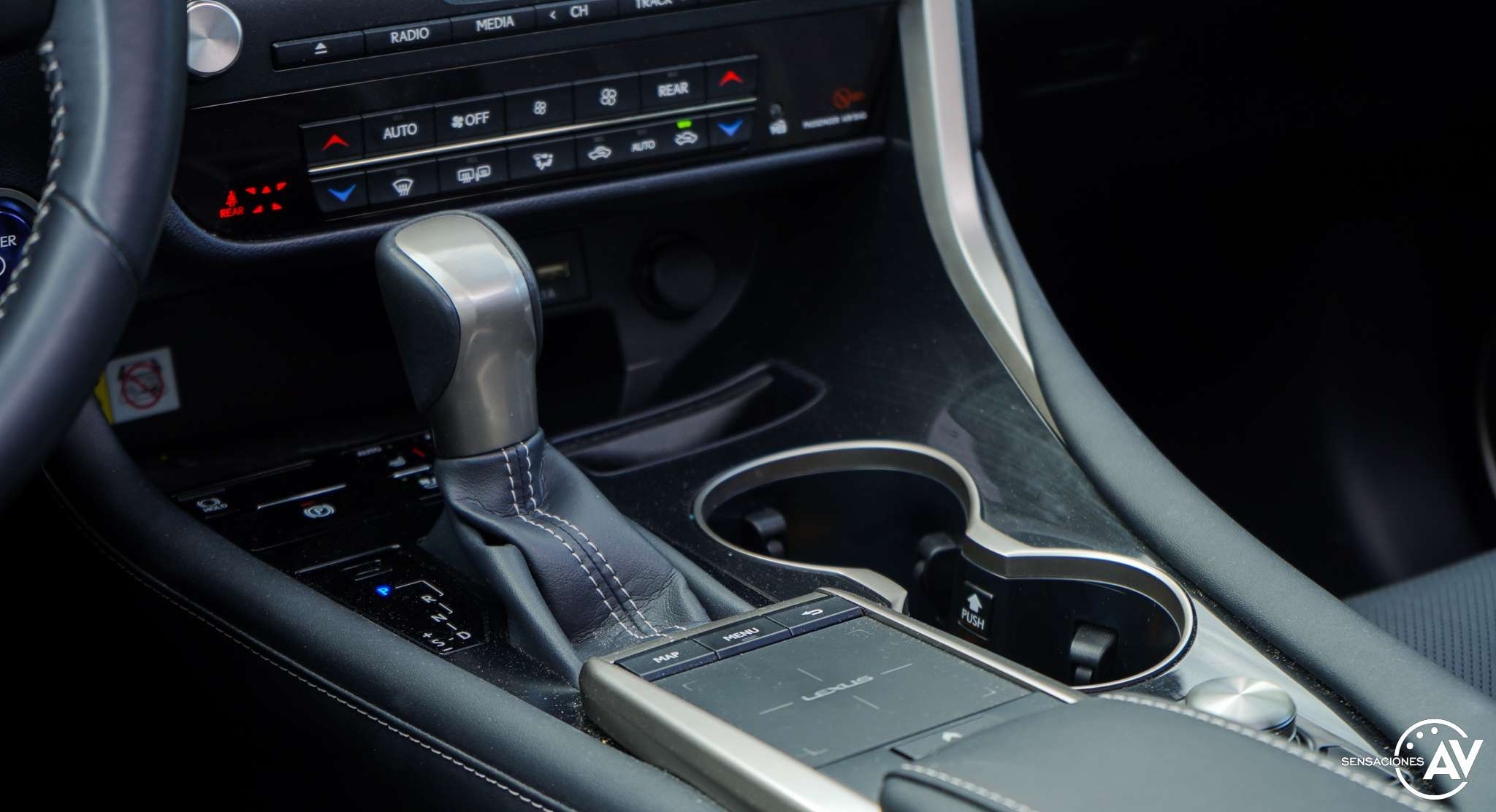 Consola central Lexus RXL - Prueba Lexus RX 450hL Executive 2021: ¿El SUV de lujo más cómodo con 7 plazas?