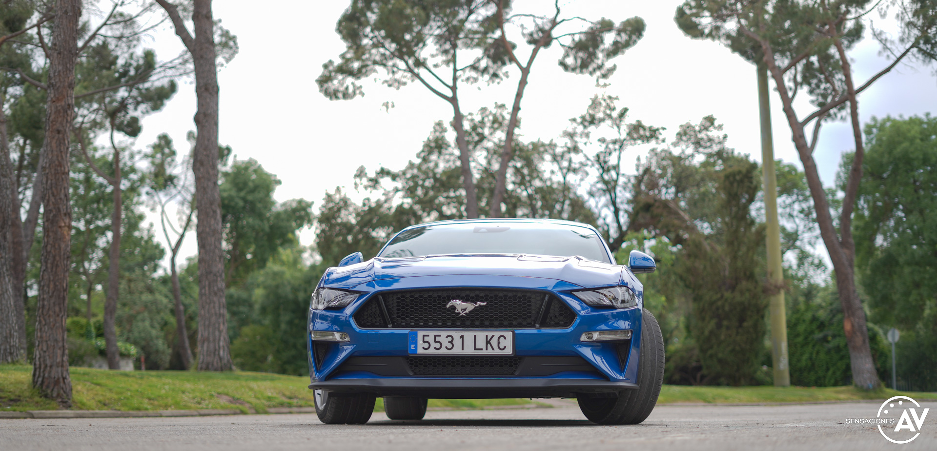 Frontal Ford Mustang - Prueba Ford Mustang GT Fastback 2021: Puro músculo. ¡Que Dios bendiga a América!
