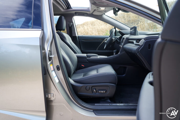 Plazas delanteras vista derecha Lexus RXL 728x485 - Prueba Lexus RX 450hL Executive 2021: ¿El SUV de lujo más cómodo con 7 plazas?