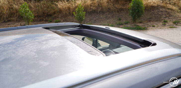 Techo solar Lexus RXL 728x357 - Prueba Lexus RX 450hL Executive 2021: ¿El SUV de lujo más cómodo con 7 plazas?