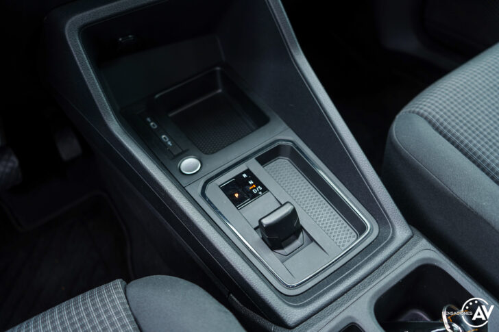 Consola central Volkswagen Caddy Outdoor 728x485 - Prueba del nuevo Volkswagen Caddy Outdoor 2021: Un auténtico referente