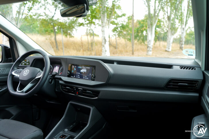 Salpicadero vista trasera derecha Volkswagen Caddy Outdoor 728x485 - Prueba del nuevo Volkswagen Caddy Outdoor 2021: Un auténtico referente